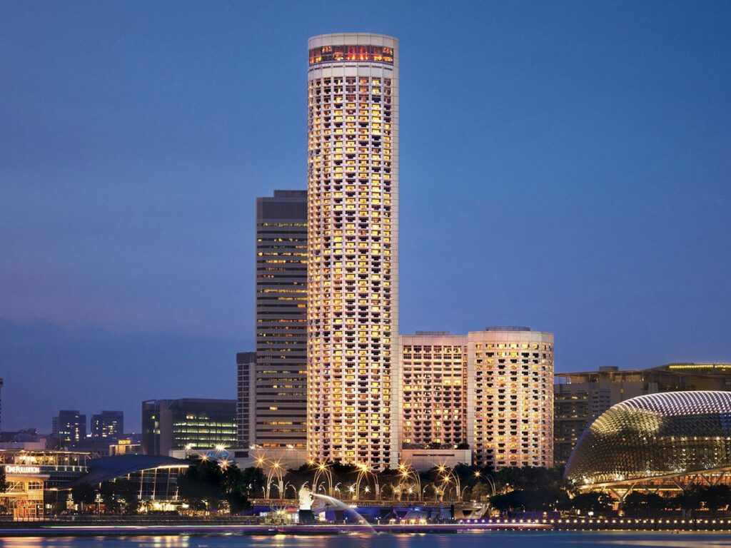 Swissotel-the-stamford-exterior